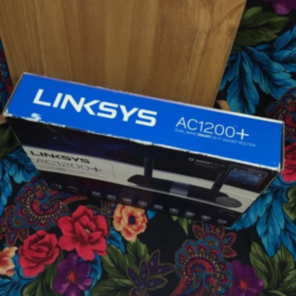 LINKSYS AC1200+ WIFI INTERNET ROUTER INCLUDES CABLES - Picture 2 of 8
